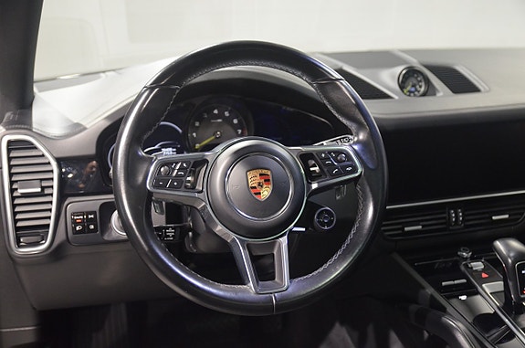 Porsche Cayenne 15 of 21