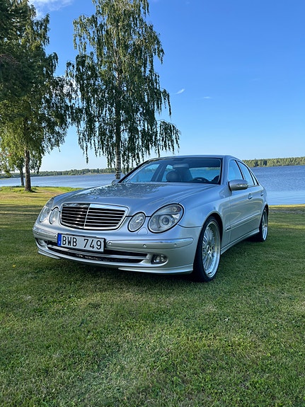 Mercedes-Benz E500 3 of 5