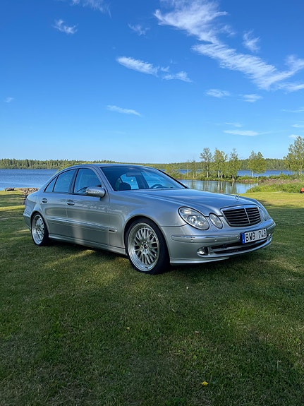 Mercedes-Benz E500 5 of 5
