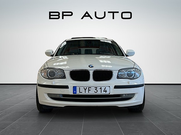 BMW 118d 4 of 5