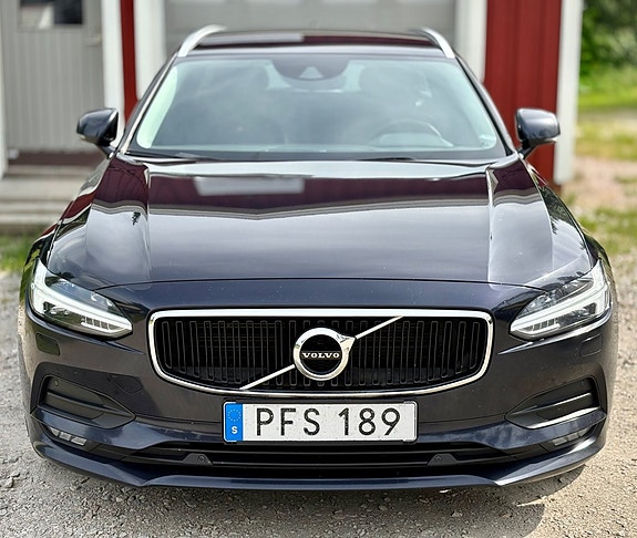 Volvo V90 2 of 30