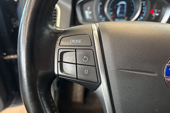 Volvo XC60 14 of 22
