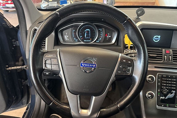 Volvo XC60 13 of 22