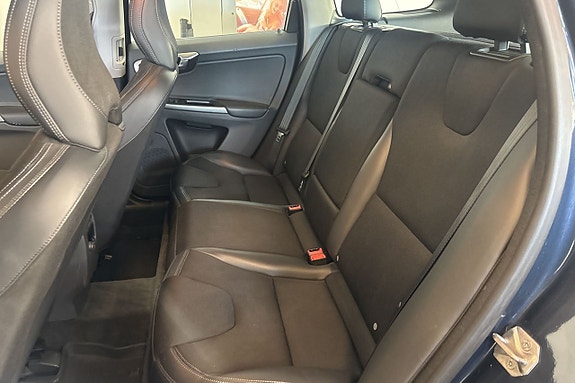 Volvo XC60 11 of 22