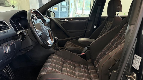 Volkswagen Golf VI 9 of 13