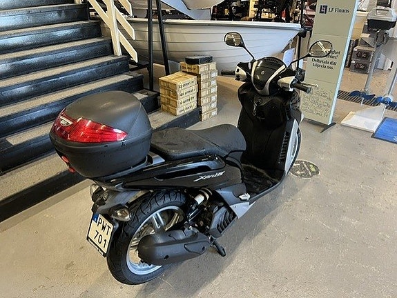 Yamaha Xenter 150 4 of 6