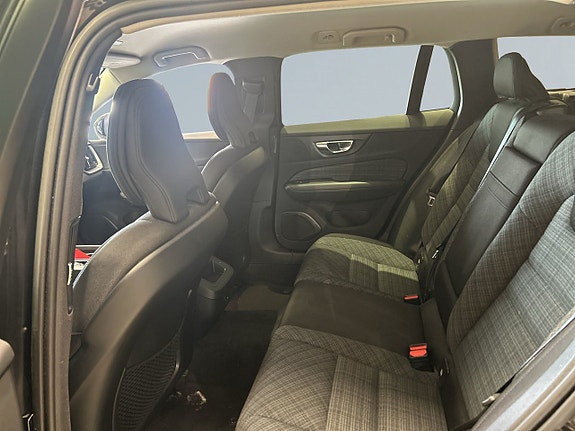 Volvo V60 Cross Country 13 of 16