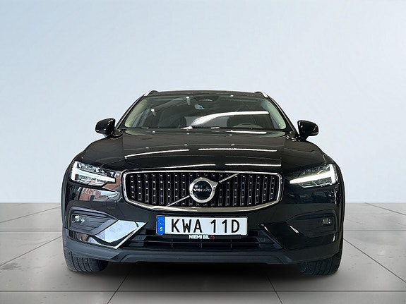 Volvo V60 Cross Country 2 of 5
