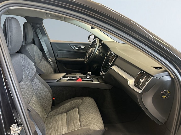 Volvo V60 Cross Country 10 of 16