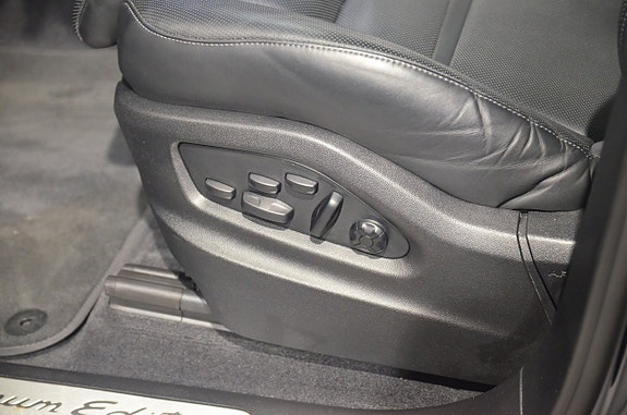 Porsche Cayenne 21 of 21