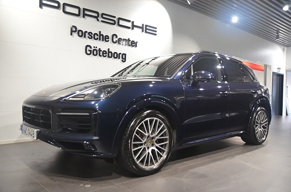 Porsche Cayenne 8 of 21