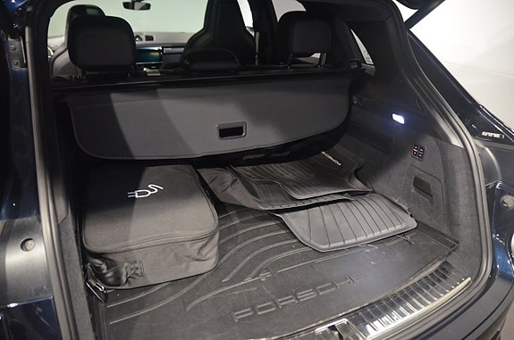 Porsche Cayenne 15 of 21