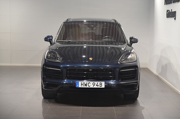 Porsche Cayenne 3 of 21