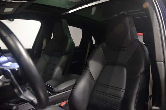 Porsche Cayenne 11 of 21