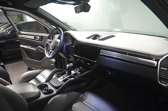 Porsche Cayenne 13 of 21
