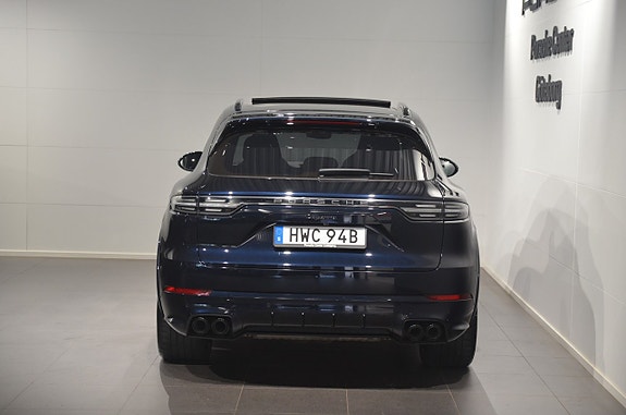 Porsche Cayenne 7 of 21