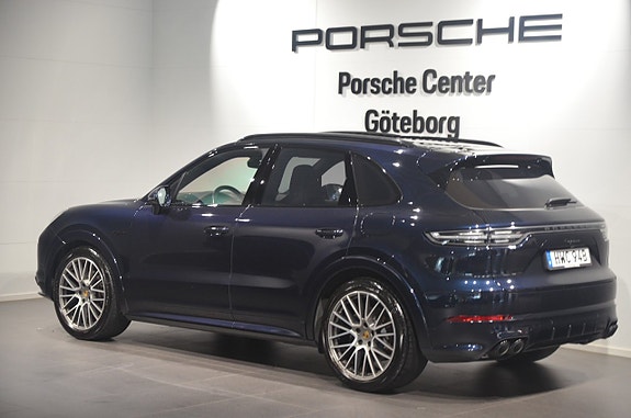 Porsche Cayenne 5 of 21