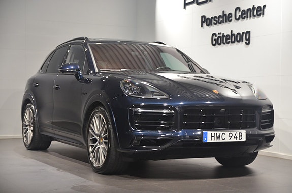 Porsche Cayenne 2 of 21