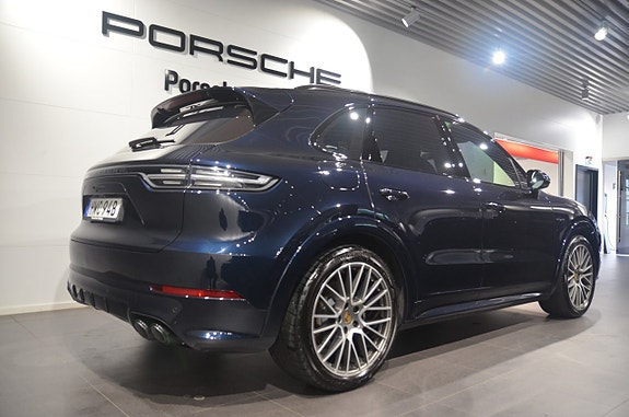 Porsche Cayenne 4 of 21