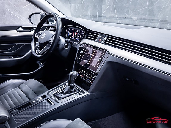 Volkswagen Passat 13 of 30