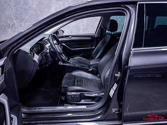 Volkswagen Passat 10 of 30