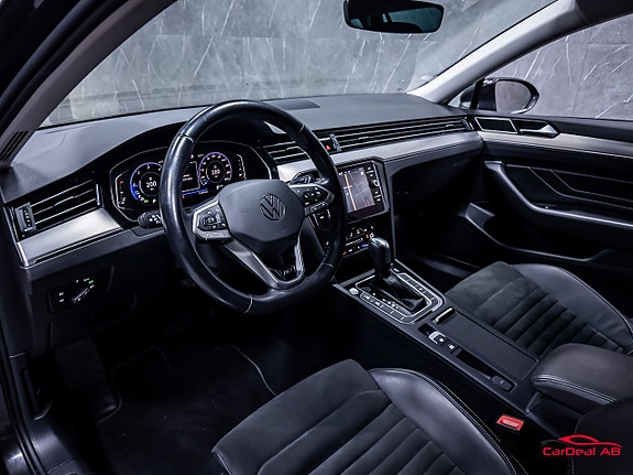 Volkswagen Passat 11 of 30