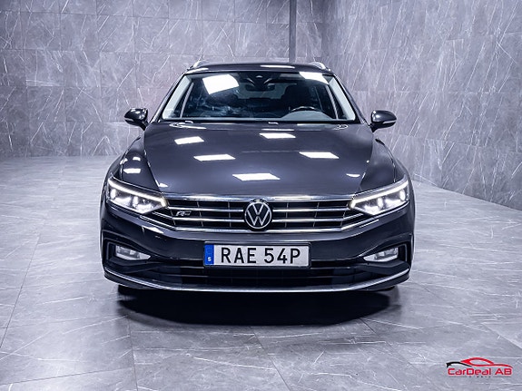 Volkswagen Passat 2 of 30