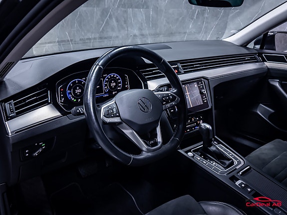 Volkswagen Passat 12 of 30