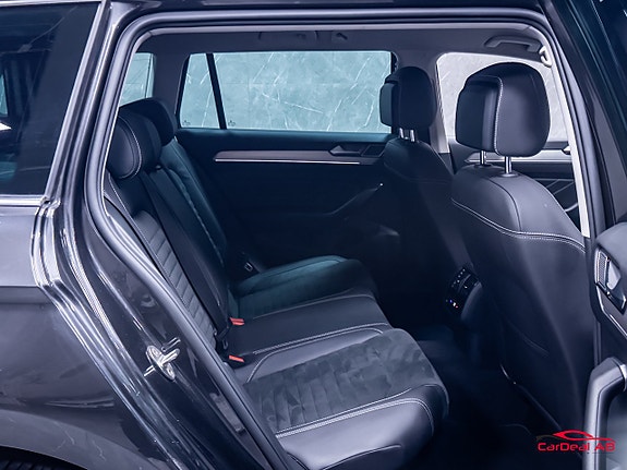 Volkswagen Passat 16 of 30