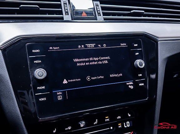 Volkswagen Passat 26 of 30