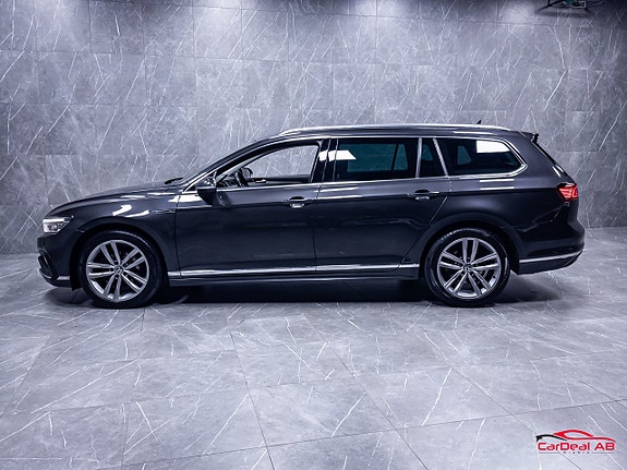 Volkswagen Passat 4 of 30