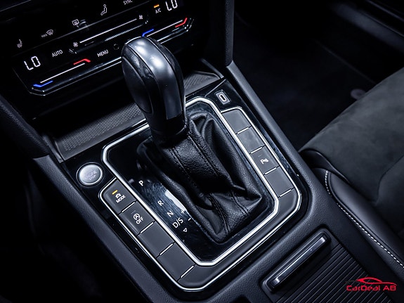 Volkswagen Passat 28 of 30