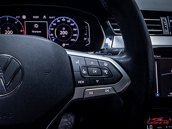 Volkswagen Passat 22 of 30