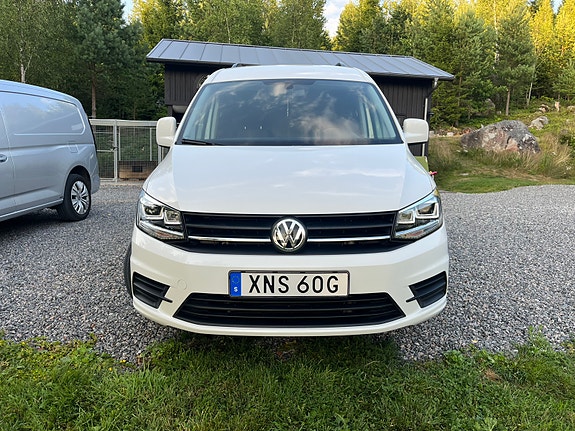 Volkswagen Caddy Maxi 2 of 5