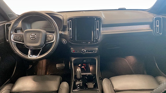 Volvo XC40 4 of 5