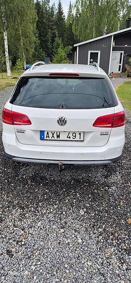 Volkswagen Passat Alltrack 3 of 5