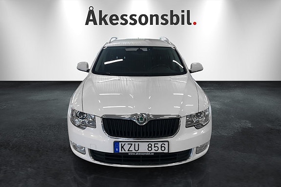 Skoda Superb 2 of 5