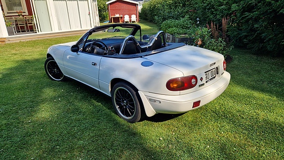 Mazda MX-5 2 of 5