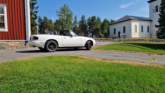 Mazda MX-5 4 of 5