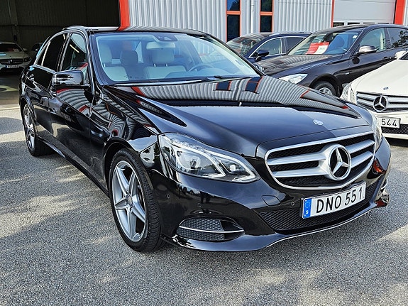 Mercedes-Benz E220 3 of 5