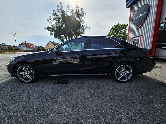 Mercedes-Benz E220 4 of 5