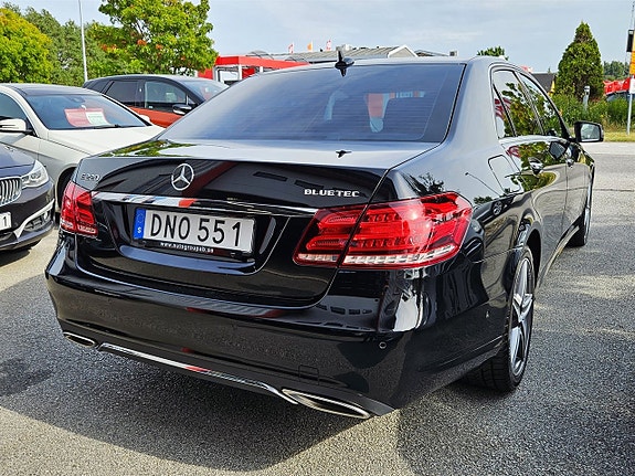 Mercedes-Benz E220 5 of 5