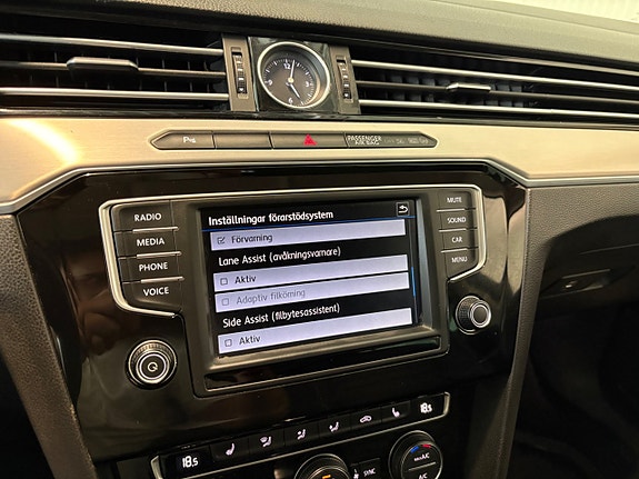 Volkswagen Passat 15 of 21
