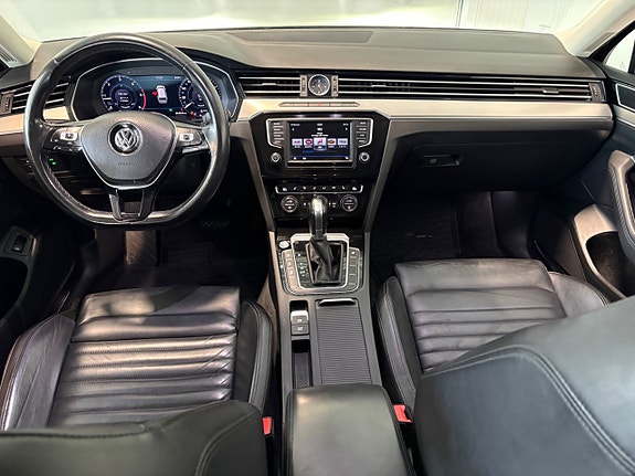 Volkswagen Passat 10 of 21