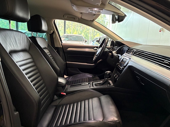 Volkswagen Passat 12 of 21