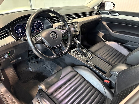Volkswagen Passat 7 of 21