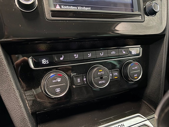 Volkswagen Passat 16 of 21