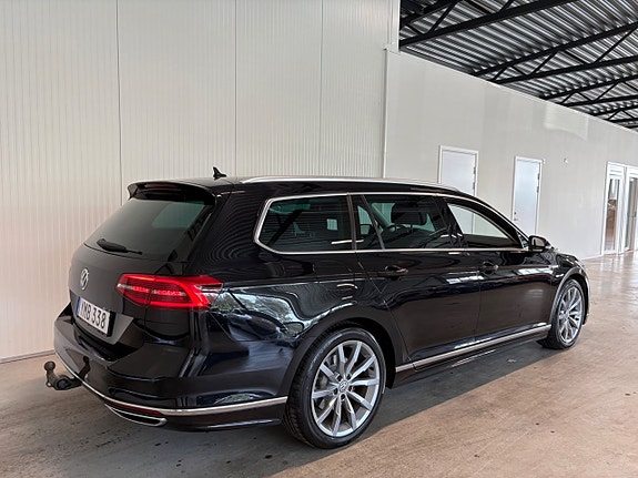 Volkswagen Passat 3 of 21