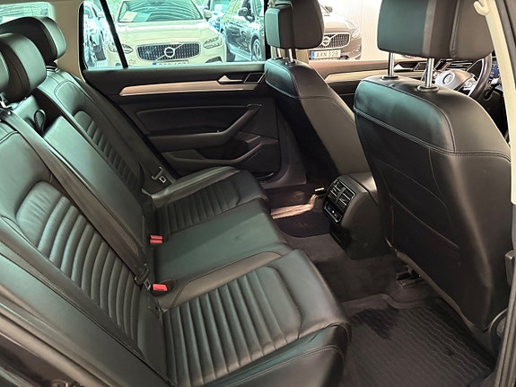 Volkswagen Passat 18 of 21
