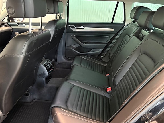 Volkswagen Passat 17 of 21